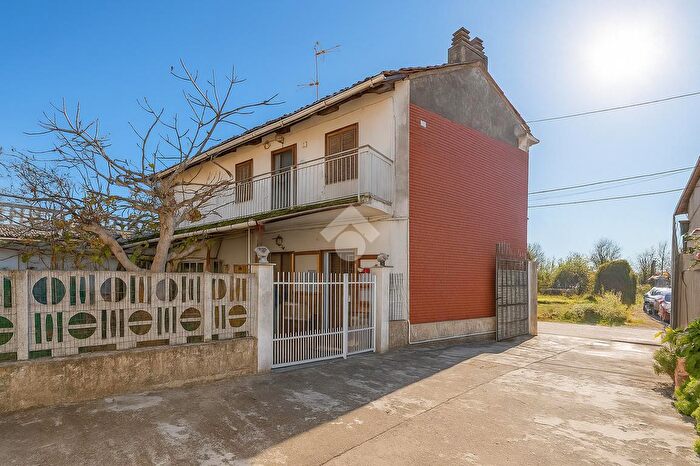 Casa quadrilocale in vendita in Via Felice Miraglio, Crescentino