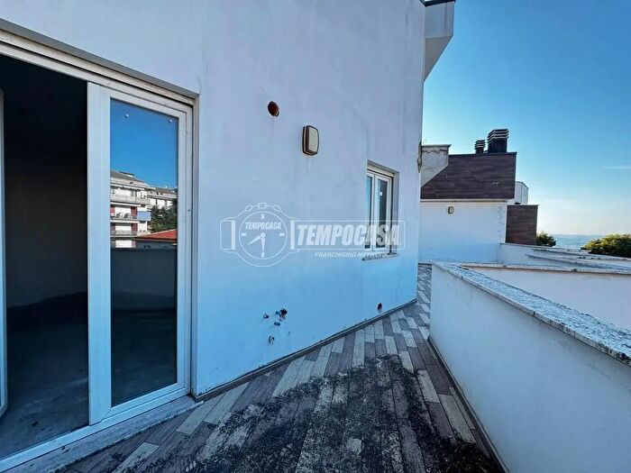 Appartamento quadrilocale in vendita in Via Arenazze, Chieti