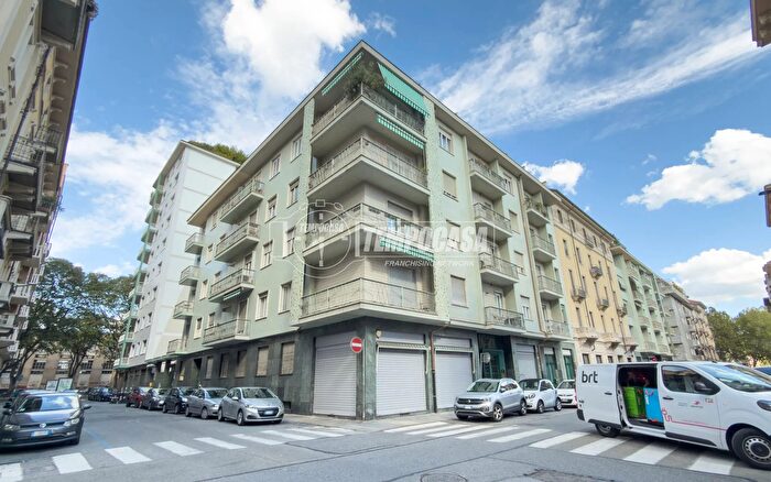 Appartamento trilocale in vendita in Via Marco Polo, Torino