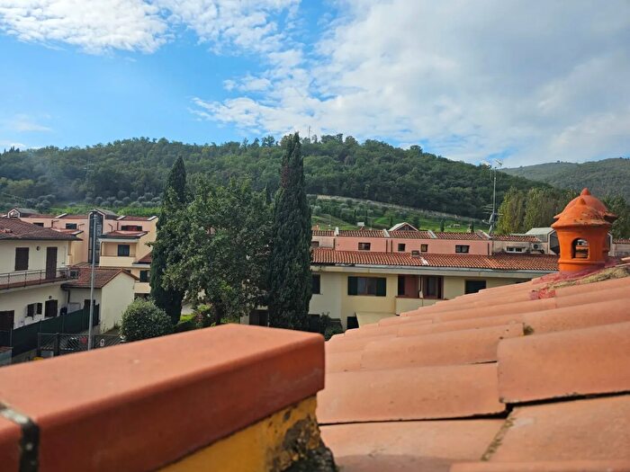 Casa con 8 locali in vendita in Via I Maggio, Rignano SullArno