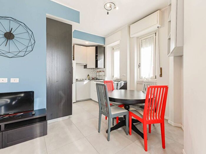 Appartamento trilocale in affitto in Via Gioacchino Murat, Dergano, Milano