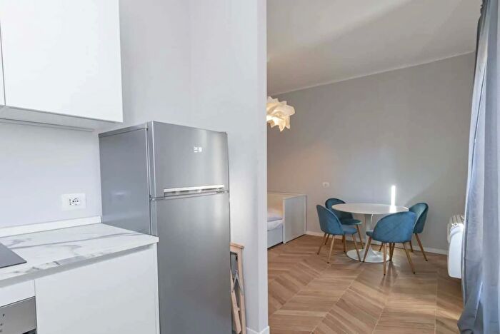 Appartamento monolocale in affitto in Via Curtatone, Milano