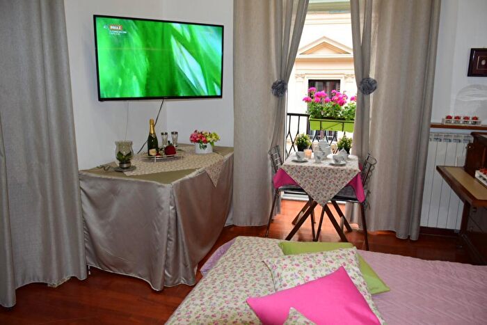 Appartamento bilocale in affitto in Via Toledo, Napoli