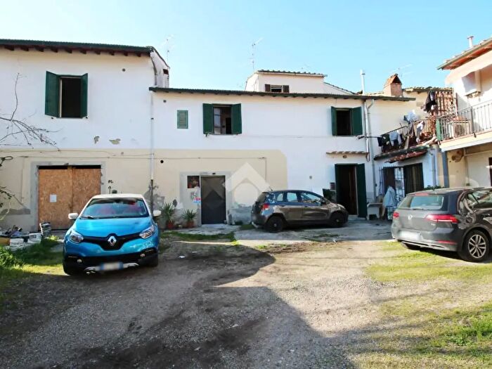 Casa quadrilocale in vendita in Via del Pozzo, Prato