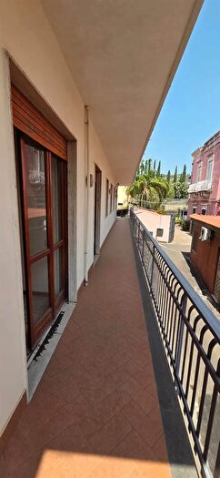 Appartamento quadrilocale in vendita in Via Firenze Aci Castello, Aci Castello