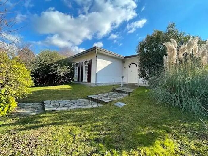 Casa trilocale in vendita in Via Montello, Barlassina