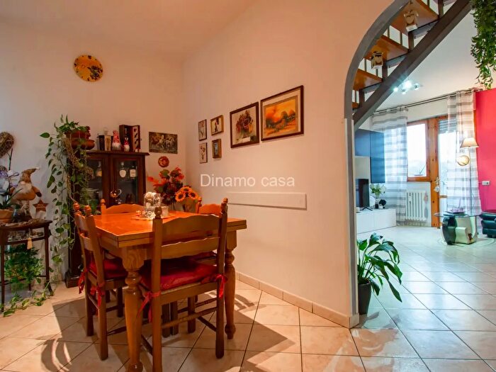 Appartamento trilocale in vendita in Via Marzo, Prato