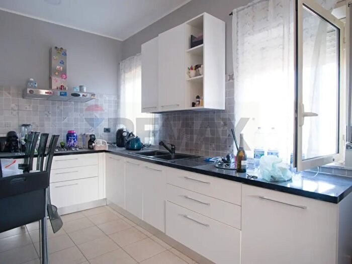 Appartamento con 5 locali in vendita in Via Archimede, Misterbianco