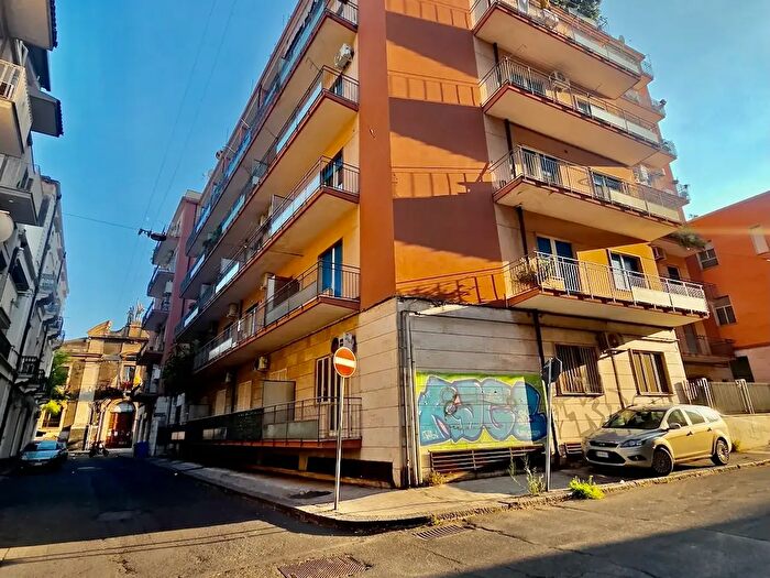 Appartamento trilocale in affitto in Via S Vito, Catania
