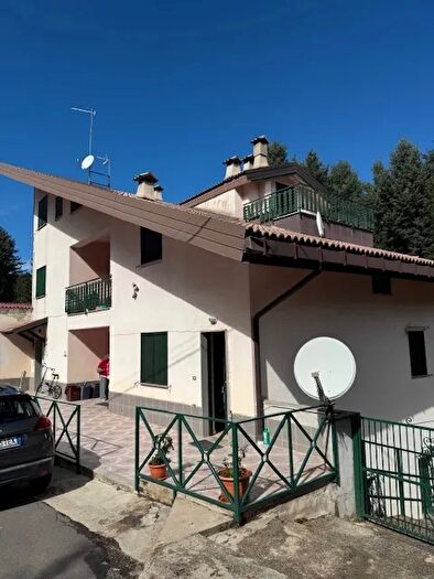 Casa con 13 locali in vendita in Via ° Maggio, Spezzano Della Sila