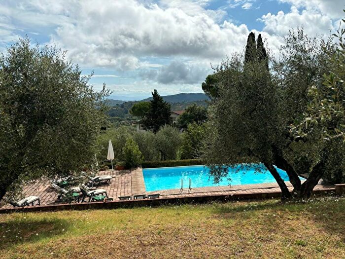 Casa con 6 locali in affitto in Via Montemagno, Quarrata