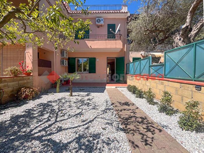 Appartamento bilocale in affitto in Via Croce snc, Capo Milazzo, Milazzo