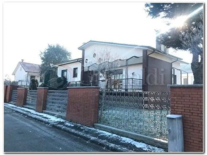 Casa quadrilocale in vendita in Via Fratelli Rosselli, Abbiategrasso