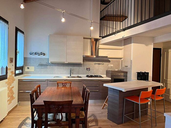 Appartamento trilocale in affitto in Via Marco Emilio Lepido, Aeroporto, Bologna