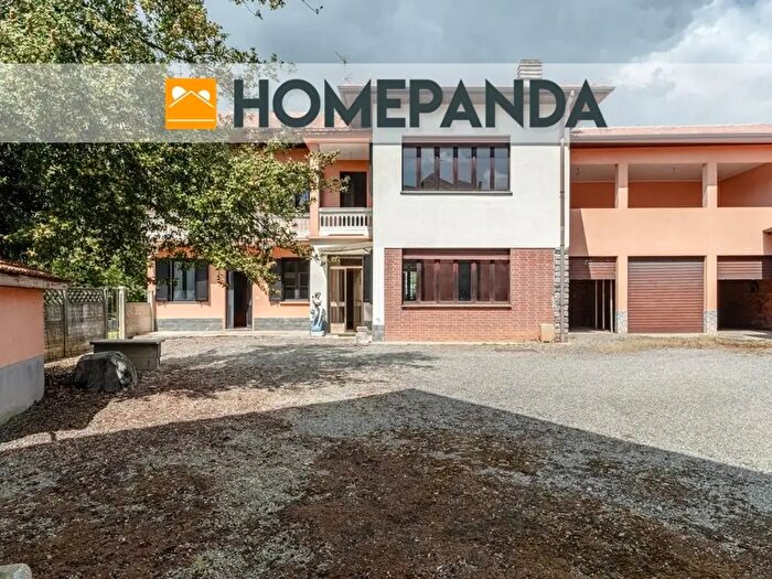 Casa con 9 locali in vendita in Cavallirio