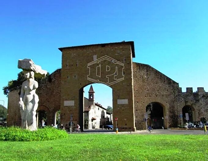 Appartamento quadrilocale in vendita in Via Romana Snc, Firenze