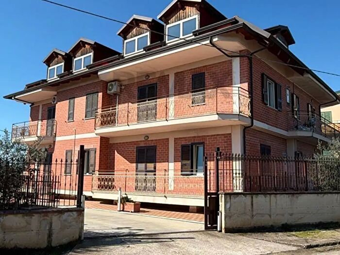 Casa con 18 locali in vendita in Via IV Novembre, Carinola