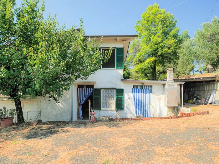 Casa con 5 locali in vendita in Vezzano Ligure