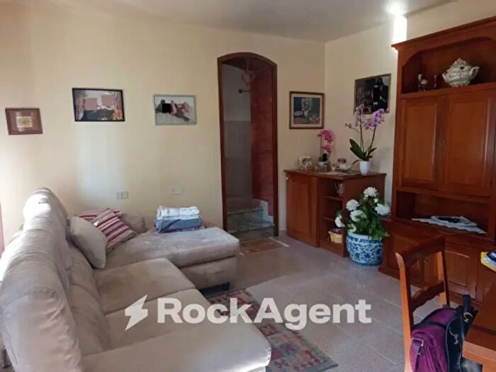 Casa trilocale in vendita in Massa