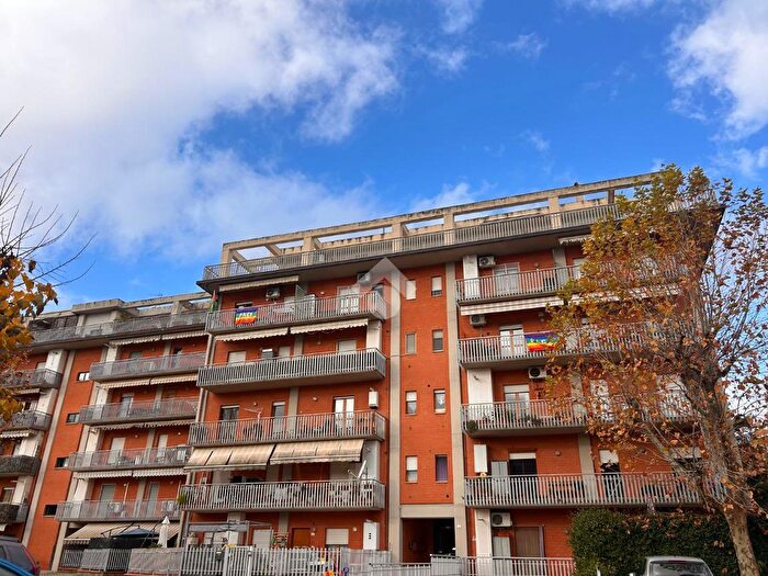Appartamento trilocale in vendita in Via Sperello Aureli, Perugia