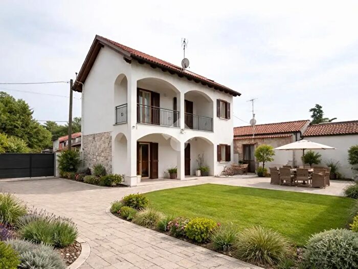 Casa quadrilocale in vendita in Via Rocca, Alessandria
