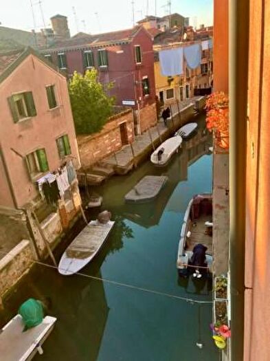 Appartamento quadrilocale in vendita in Calle Caparozzola, Venezia