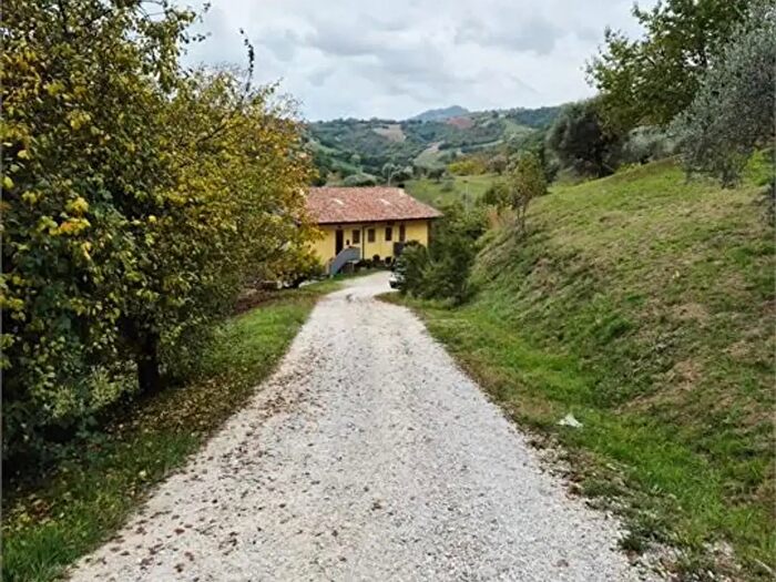 Casa con 8 locali in vendita in Contrada Rufiano IV, Bisenti