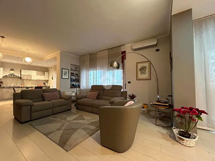 Appartamento trilocale in vendita in Via Panebianco, Cosenza