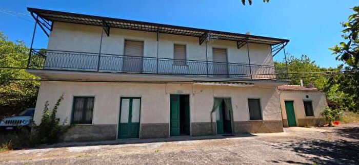Casa con 6 locali in vendita in SantAngelo Dei Lombardi