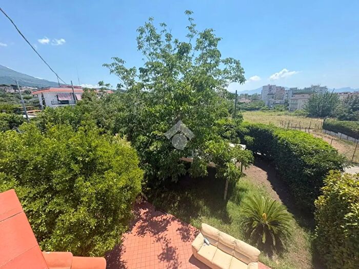 Casa con 10 locali in vendita in Via Tironcelli, Ercolano