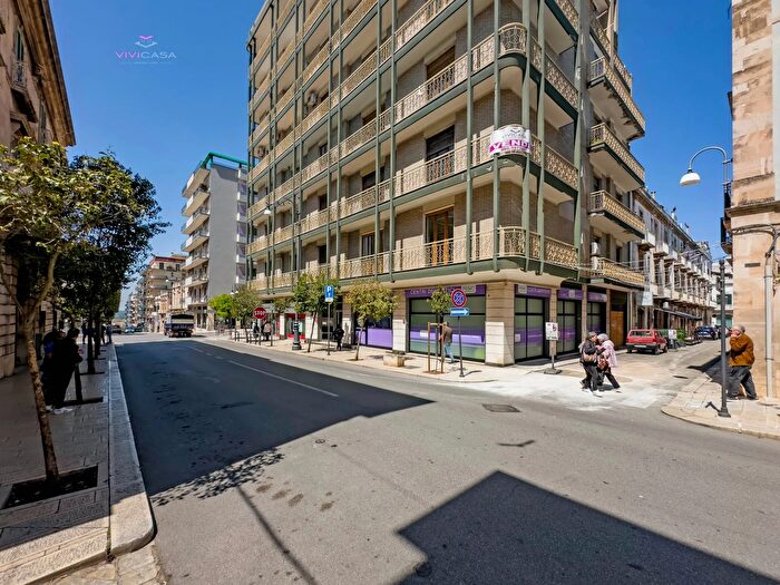 Appartamento con 5 locali in vendita in Via Margherita di Savoia Putignano, Putignano