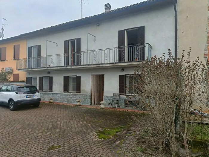 Casa quadrilocale in vendita in Via Castello, Conzano