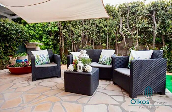 Casa con 6 locali in affitto in Forte Dei Marmi