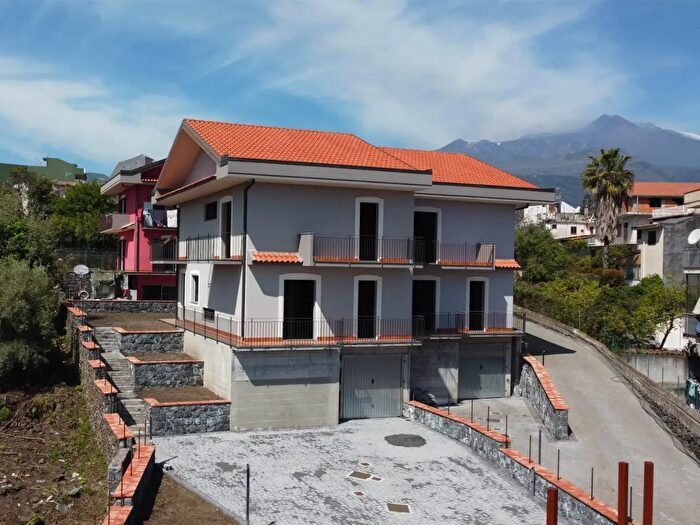 Casa quadrilocale in vendita in Via Contea, Santa Venerina