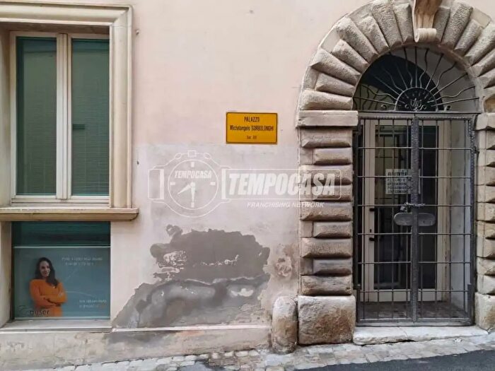 Appartamento quadrilocale in vendita in Via Roma, Fossombrone