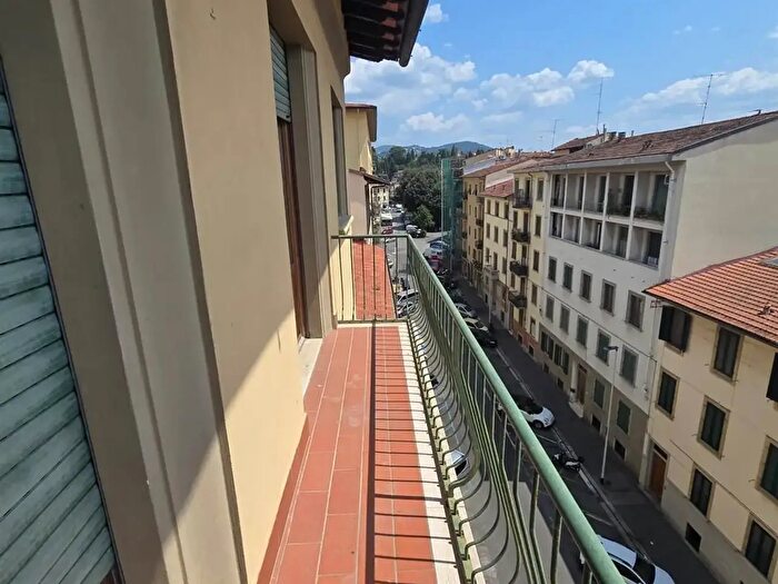 Appartamento con 5 locali in vendita in Via S Bandini, Firenze