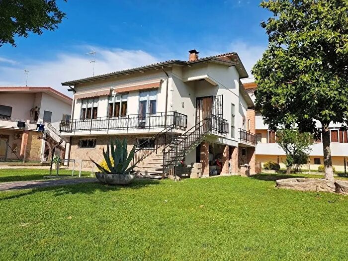 Casa con 7 locali in vendita in Via Roma, Guarda Veneta