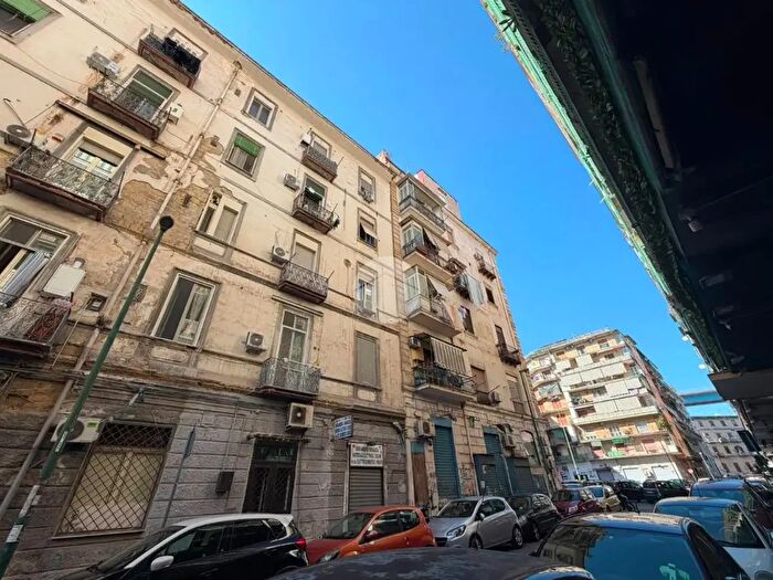 Appartamento quadrilocale in vendita in Via MaSeverino, Napoli