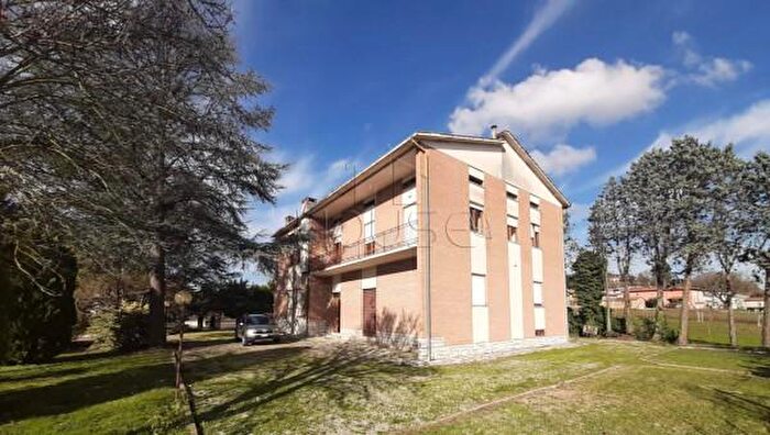 Casa quadrilocale in vendita in Via dell Industria, Montone