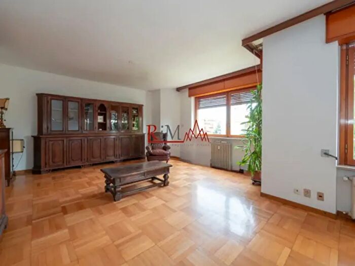 Appartamento quadrilocale in vendita in Via Arzaga, Milano