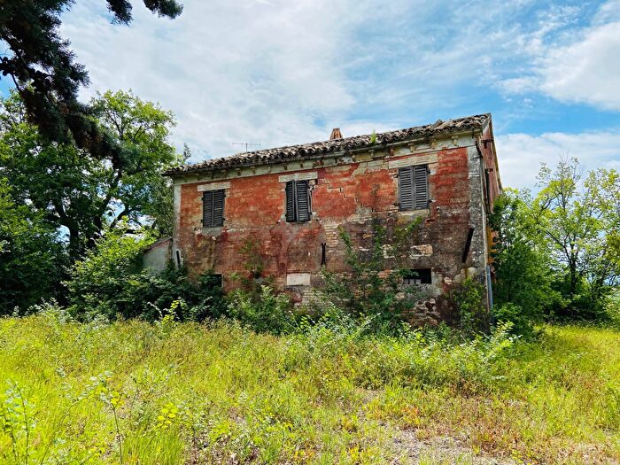 Casa con 8 locali in vendita in Via Gualdo, Belvedere Ostrense