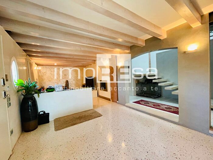 Casa con 6 locali in vendita in Venezia