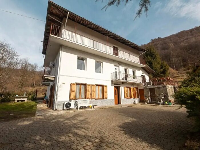 Casa con 6 locali in vendita in Fraz Procaria, Ceres