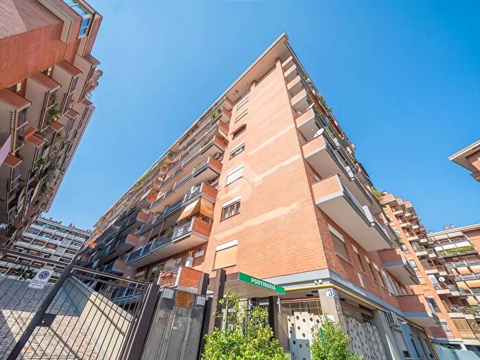 Appartamento quadrilocale in vendita in Via Pisino, Roma