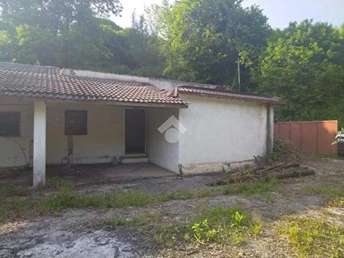 Casa bilocale in vendita in Via Ariana, Artena