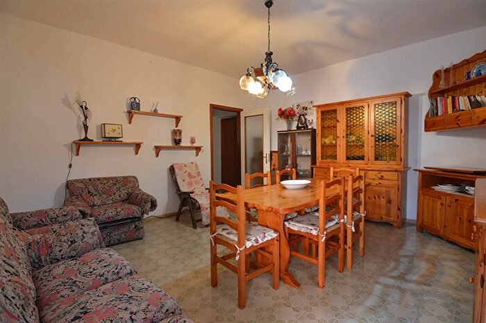 Appartamento trilocale in vendita in Via Emilia Isili, Isili