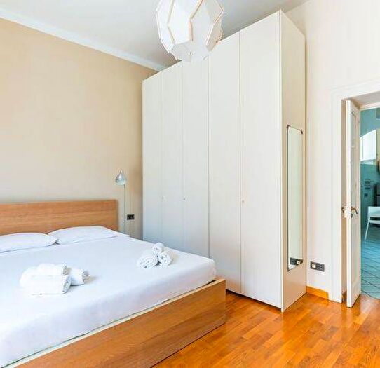 Casa quadrilocale in affitto in Via Chiaia, Chiaia, Napoli