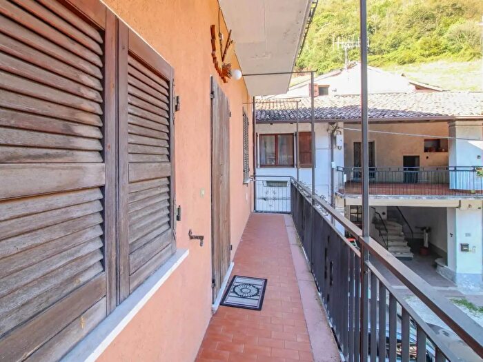 Appartamento trilocale in vendita in Via Edmondo De Amicis, Gardone Val Trompia