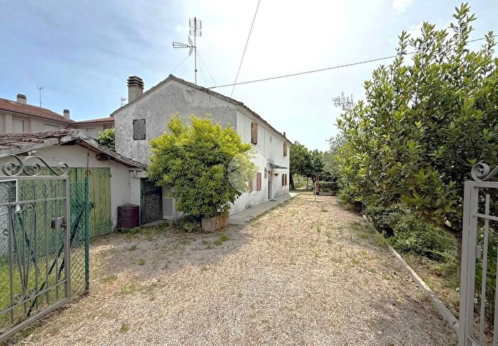 Casa quadrilocale in vendita in Via Circonvallazione Kennedy, Cartoceto