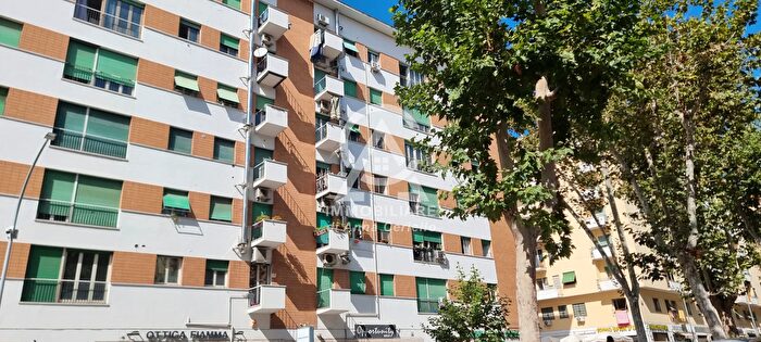 Appartamento trilocale in vendita in Via Calpurnio Fiamma, Roma